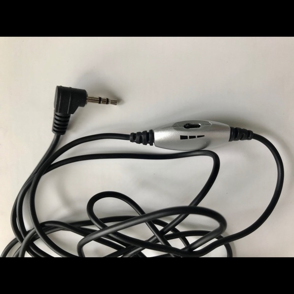 No-Bluetooth-In-The-Car, HANDS-FREE SOLUTION HERE! - Picture 3 of 4